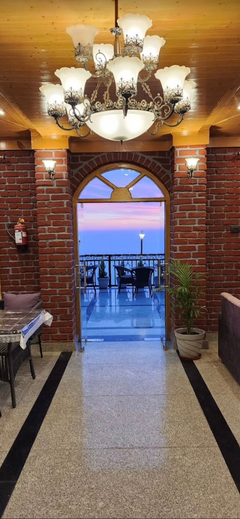 Lounge Chandelier Arch